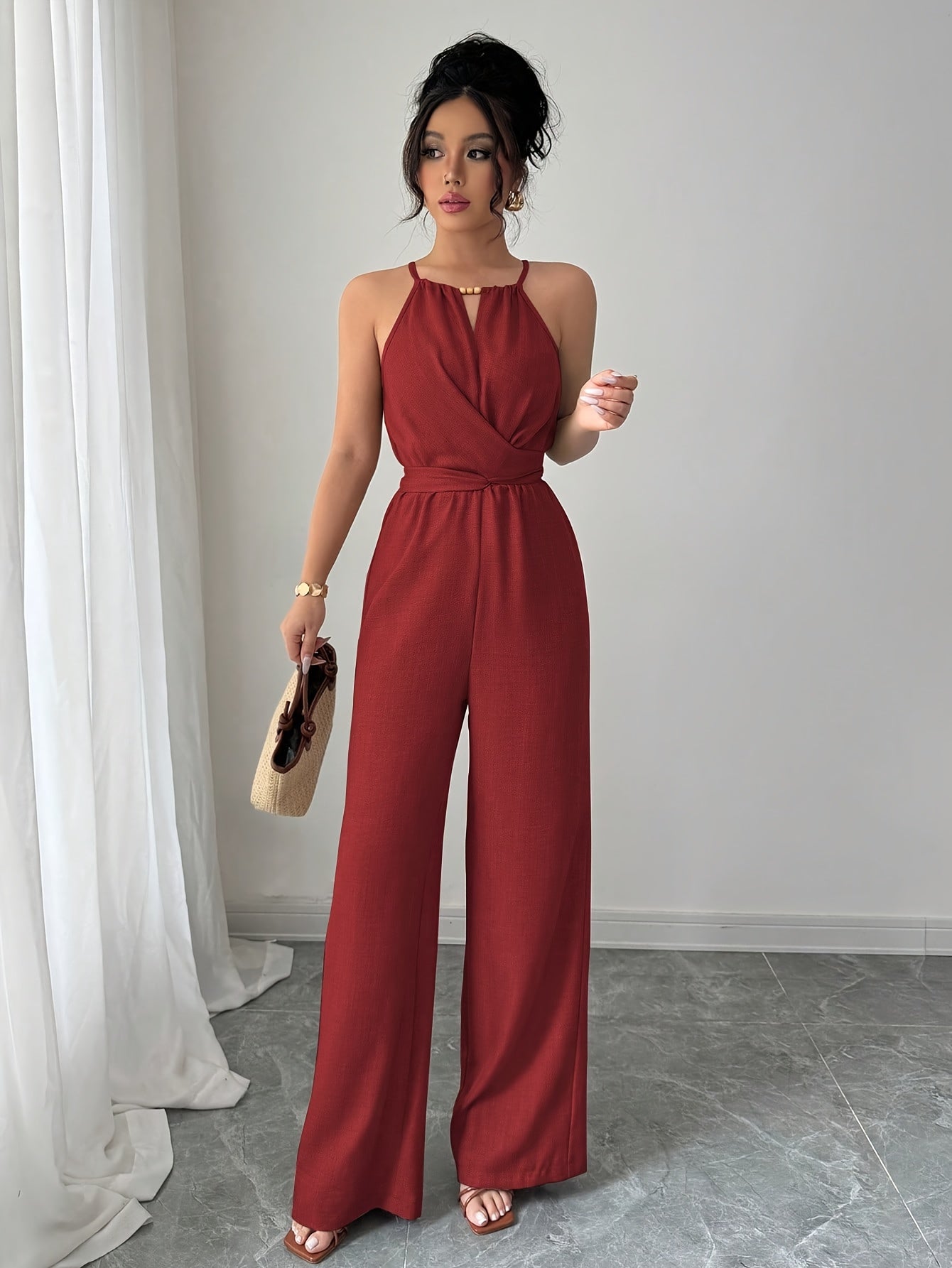 Liora – Plissee Jumpsuit mit Twist-Taille