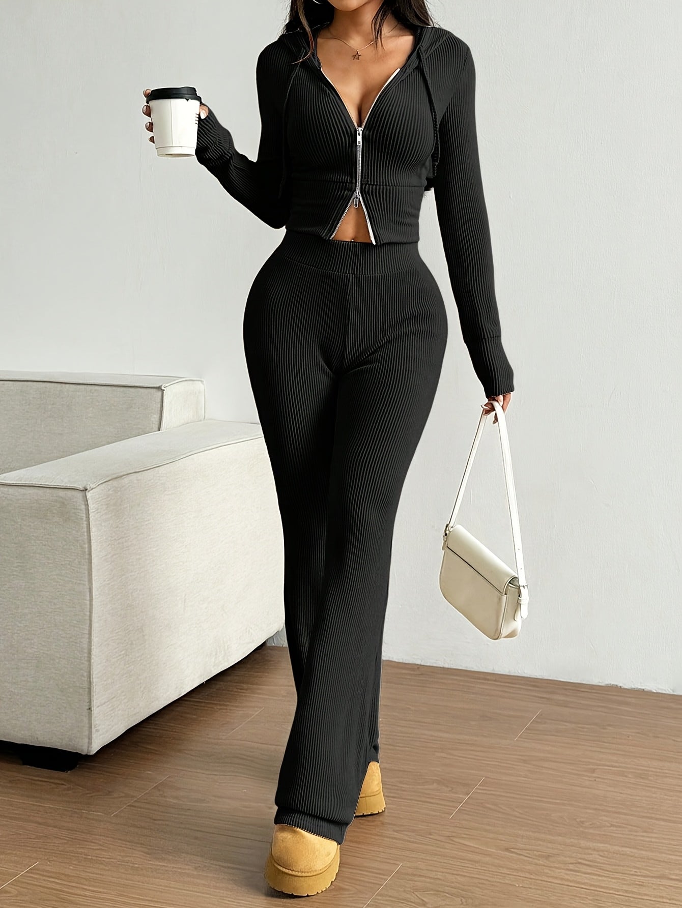 Yudomi – Casual Set mit Hoodie & Schlaghosen in Apricot