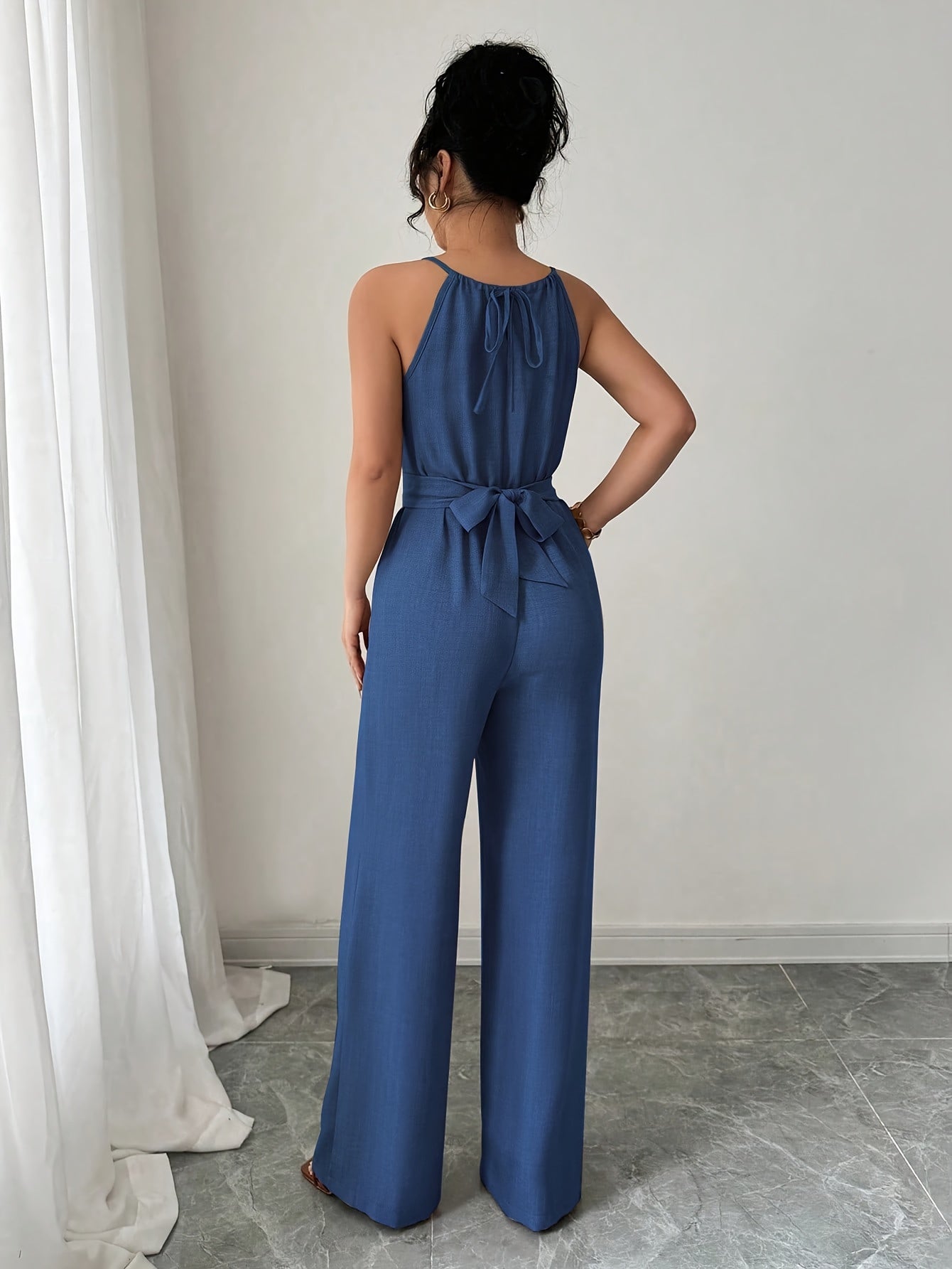 Liora – Plissee Jumpsuit mit Twist-Taille
