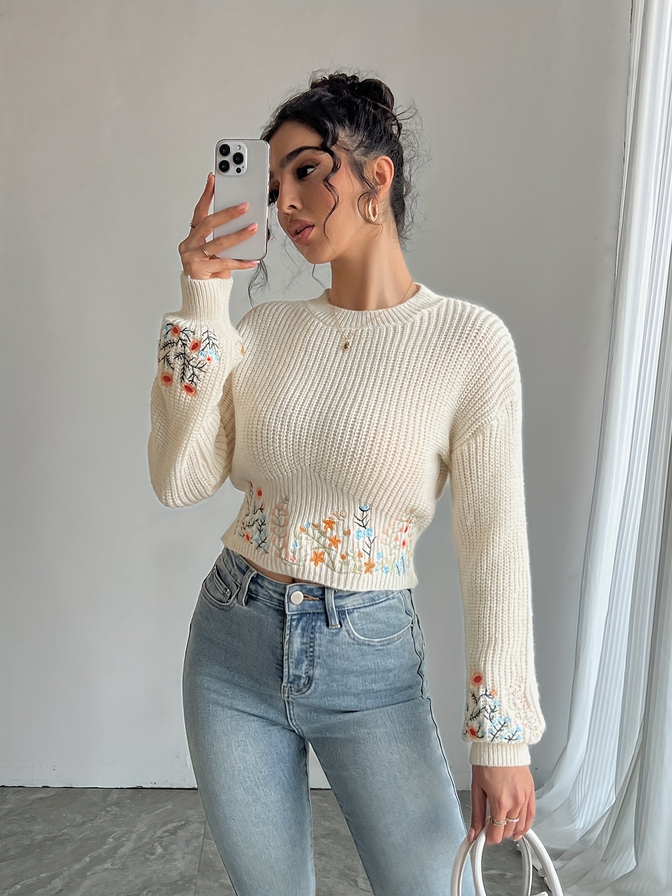Marlene – Hochhals-Pullover mit Blumenmuster