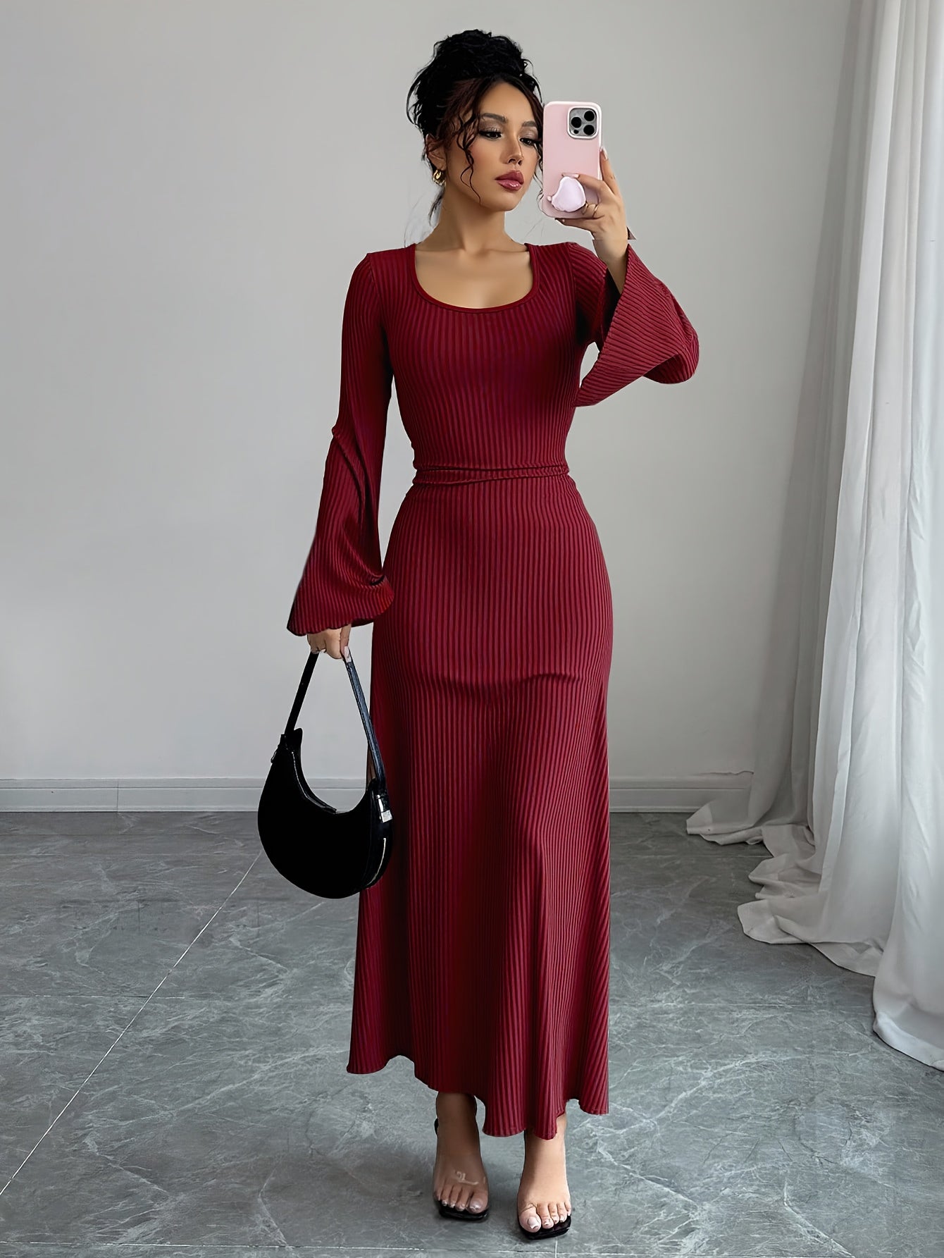 Isabella – Schwarzes Maxikleid mit Glockenärmeln