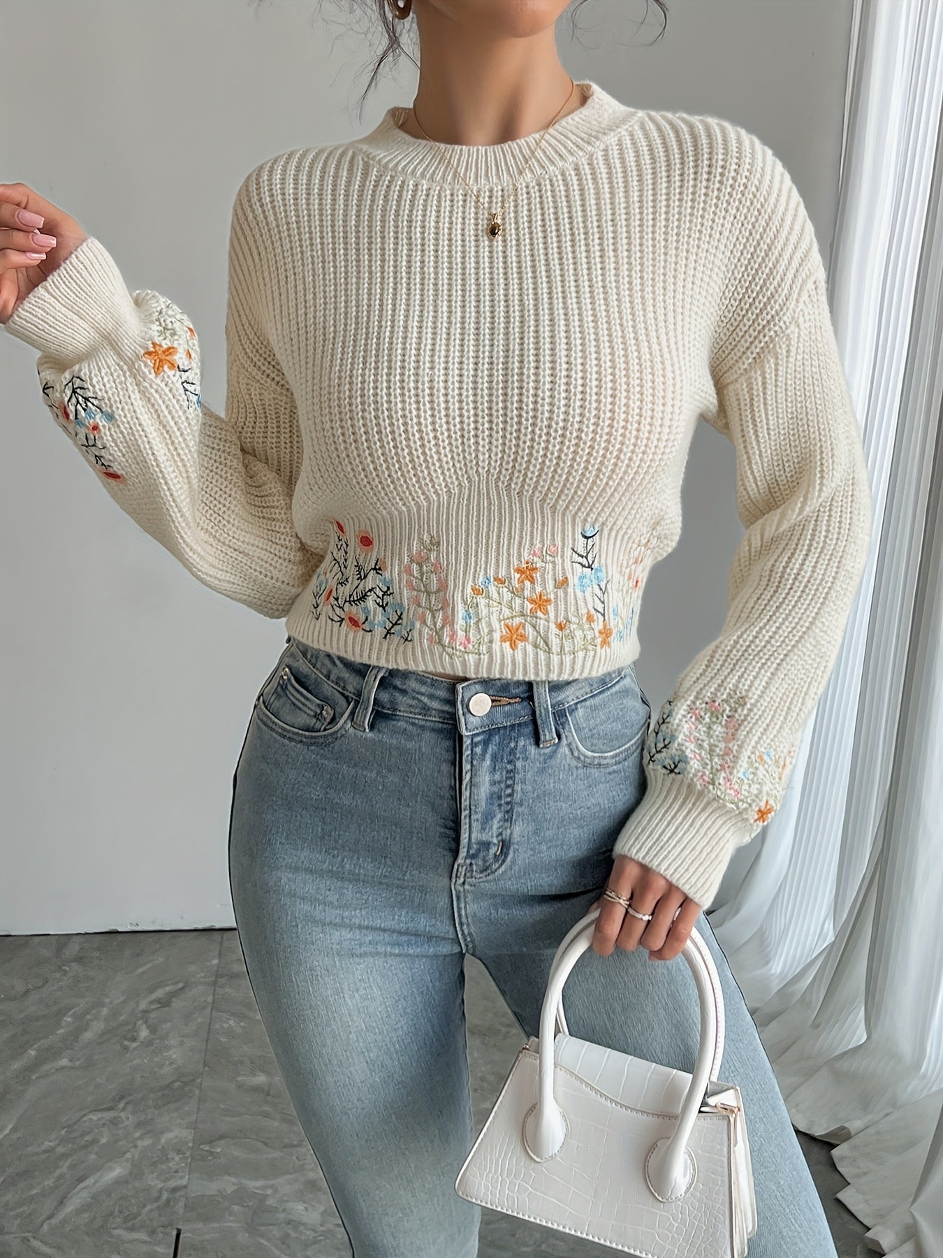 Marlene – Hochhals-Pullover mit Blumenmuster