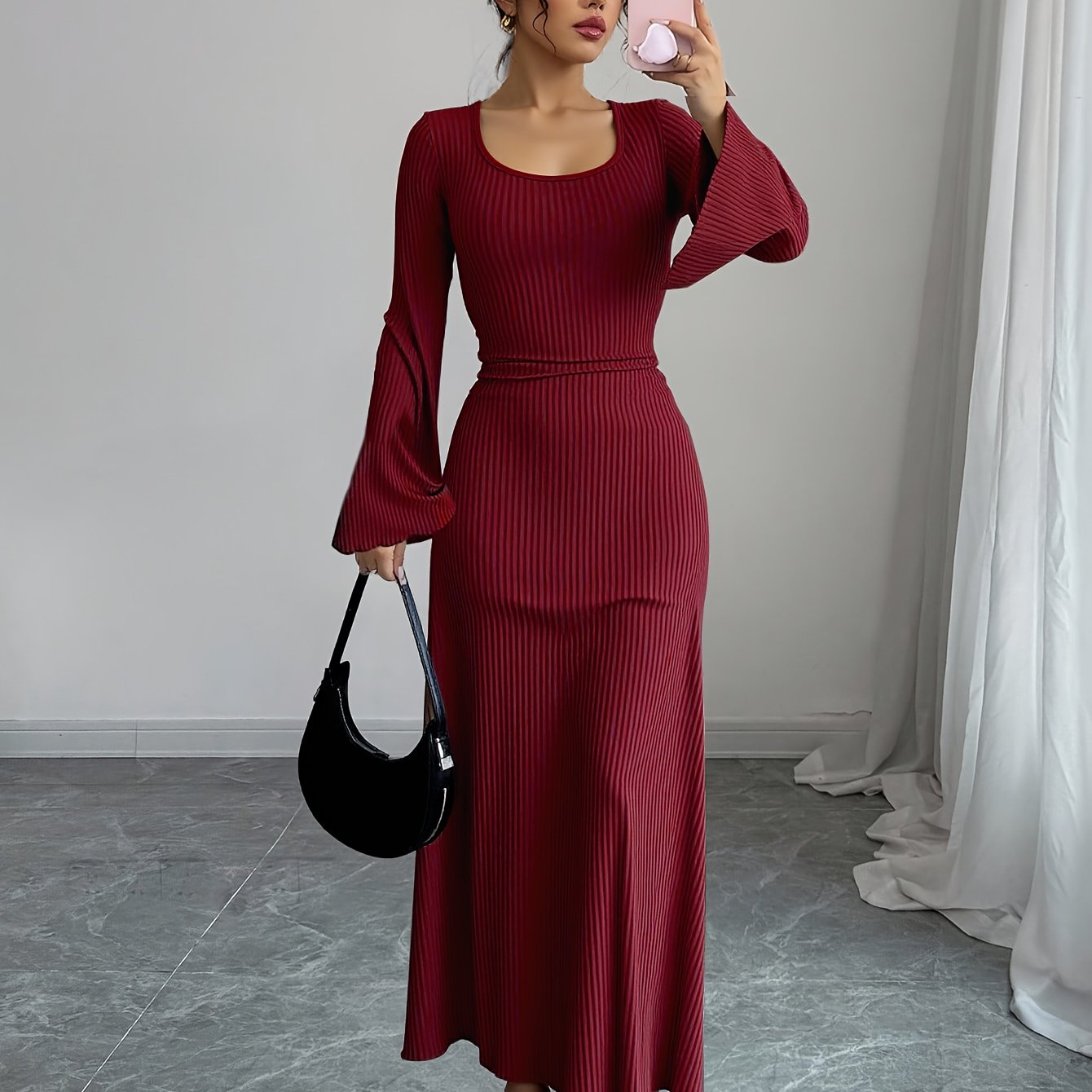 Isabella – Schwarzes Maxikleid mit Glockenärmeln