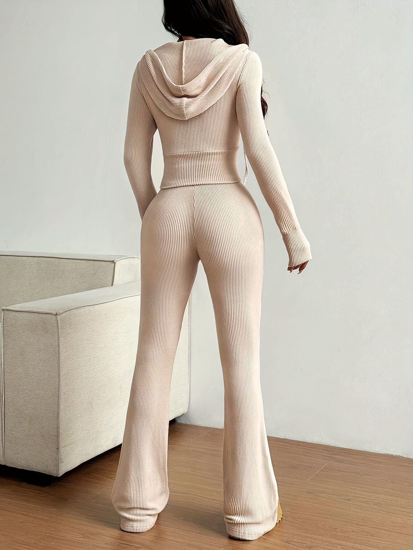 Yudomi – Casual Set mit Hoodie & Schlaghosen in Apricot
