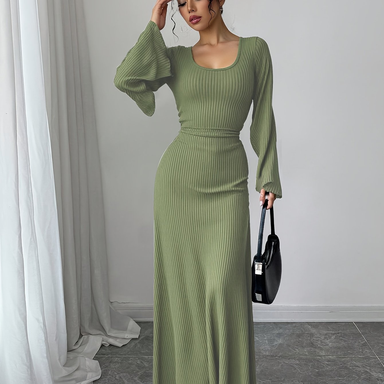 Isabella – Schwarzes Maxikleid mit Glockenärmeln