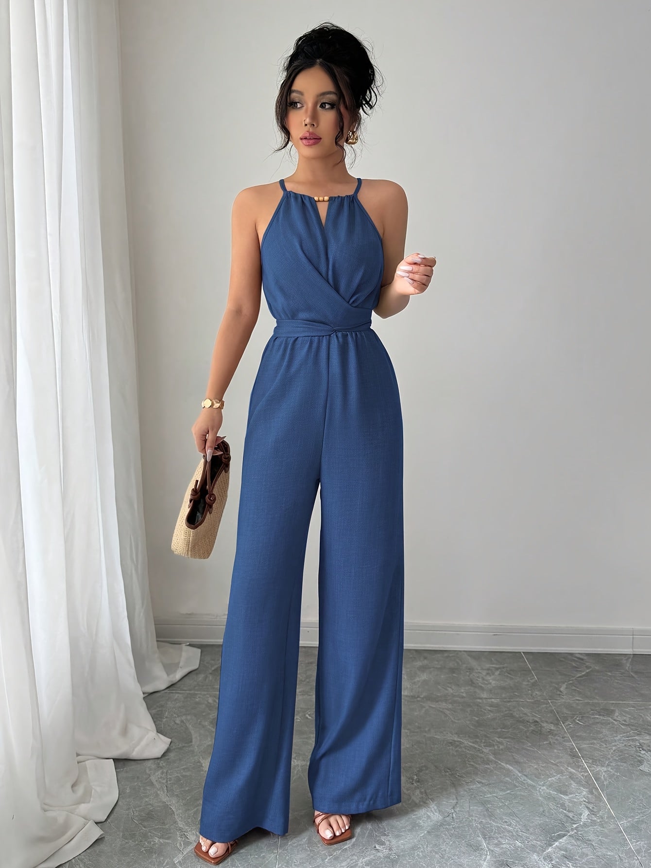 Liora – Plissee Jumpsuit mit Twist-Taille