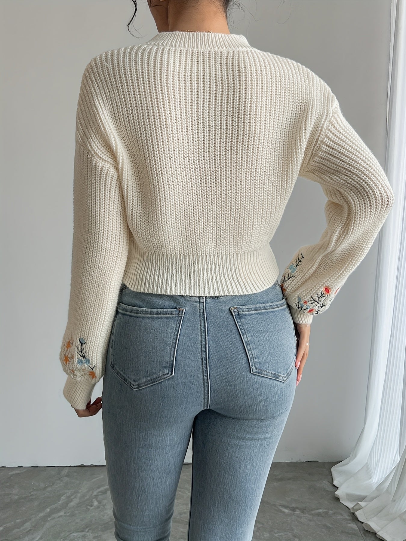 Marlene – Hochhals-Pullover mit Blumenmuster