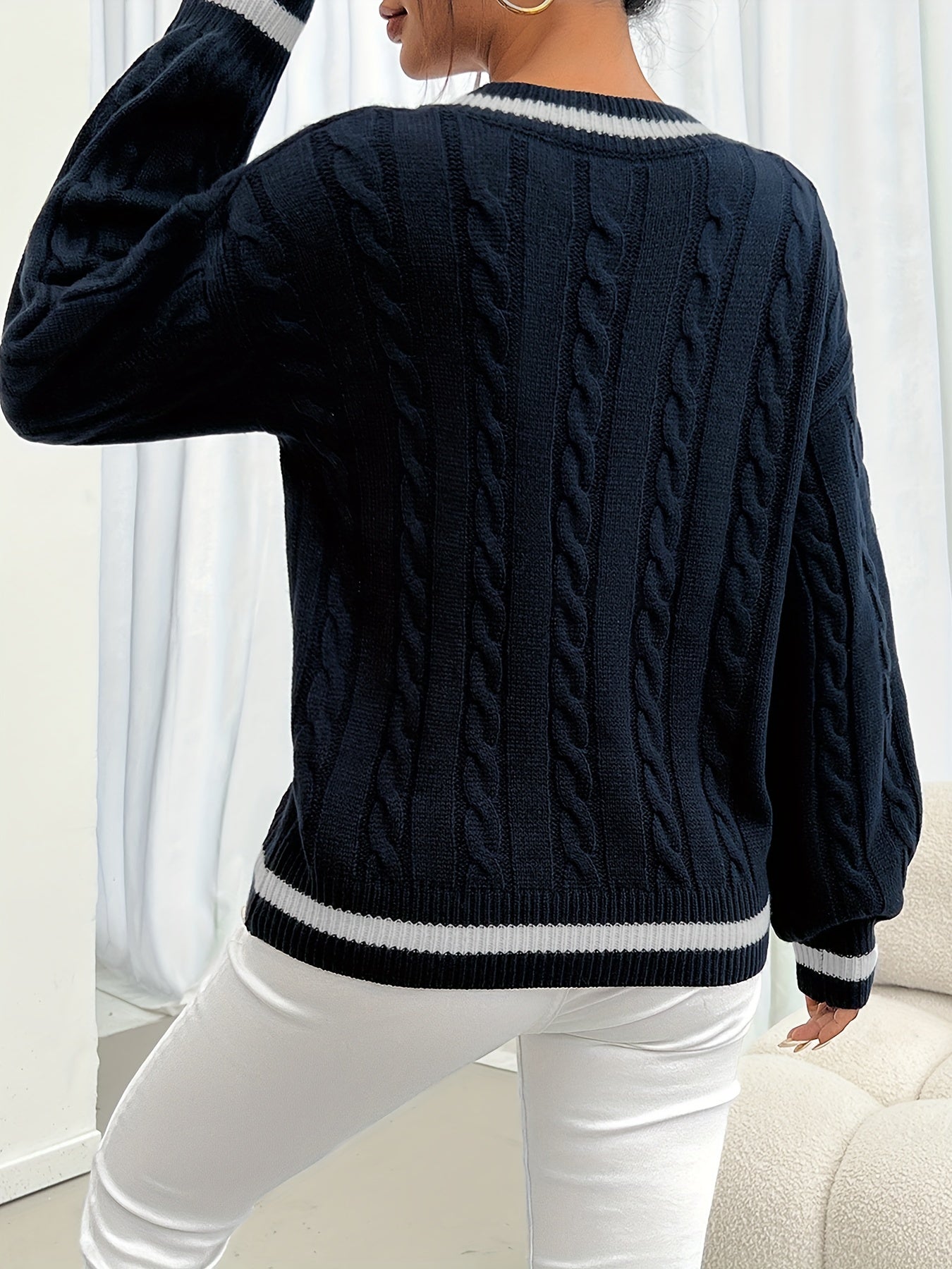 Selena – Farbblock Pullover mit V-Ausschnitt
