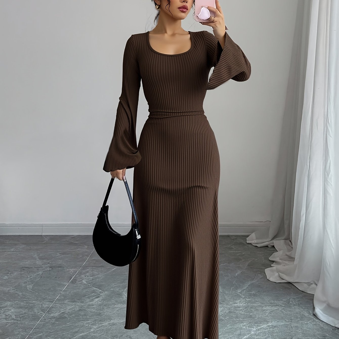 Isabella – Schwarzes Maxikleid mit Glockenärmeln