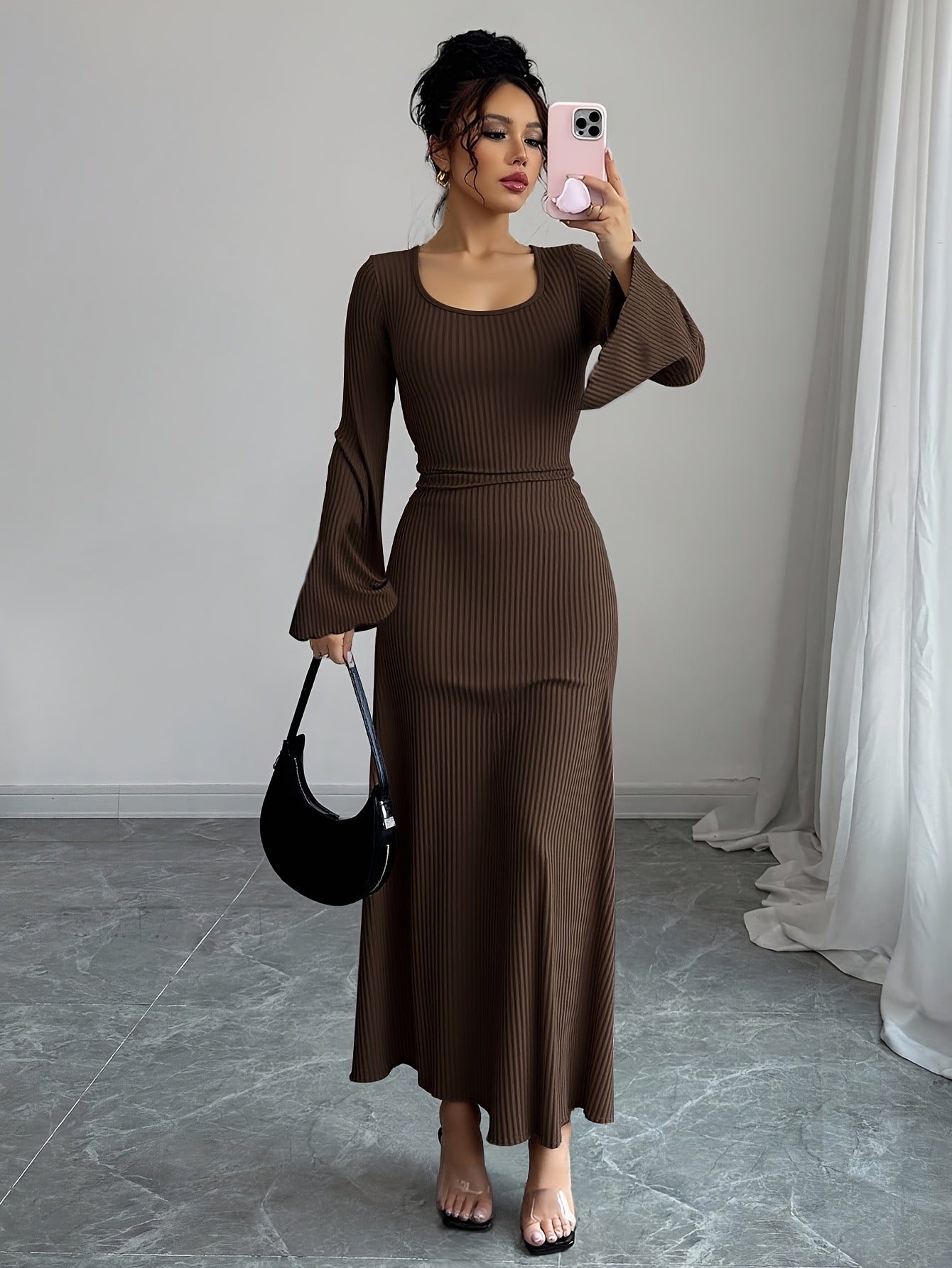 Isabella – Schwarzes Maxikleid mit Glockenärmeln