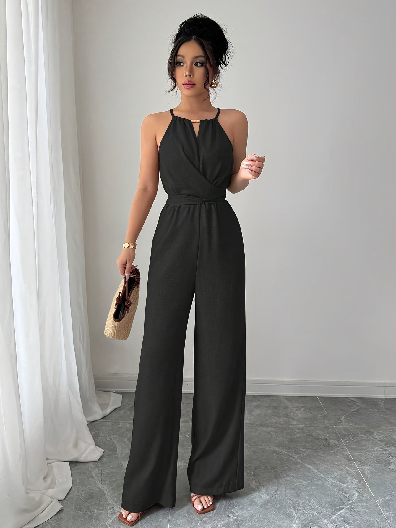 Liora – Plissee Jumpsuit mit Twist-Taille