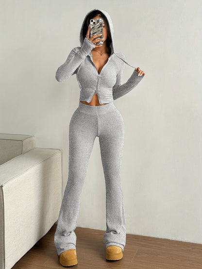 Yudomi – Casual Set mit Hoodie & Schlaghosen in Apricot